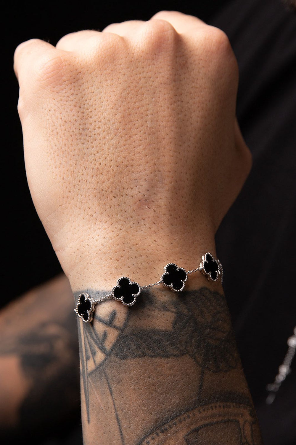 Pulsera de tréboles negra