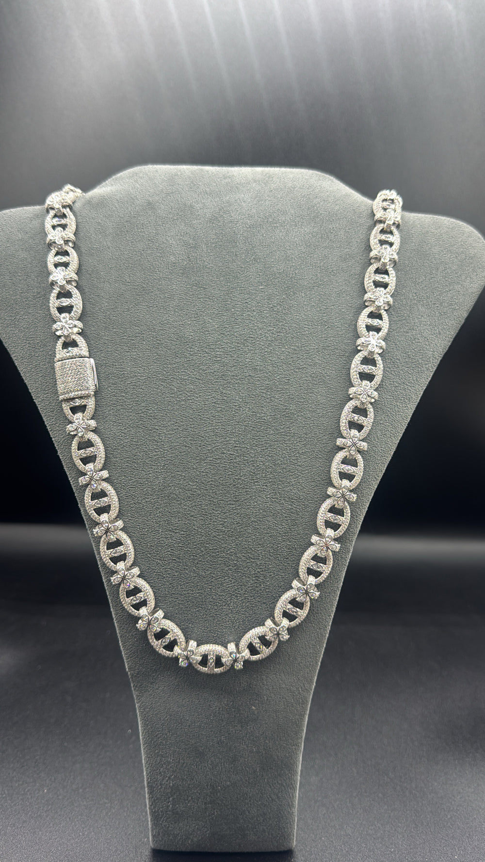 Cadena siner de plata y piedras