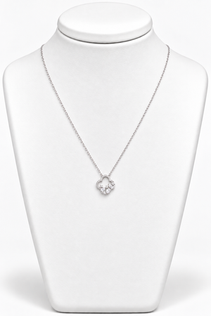 Collar flor blanca
