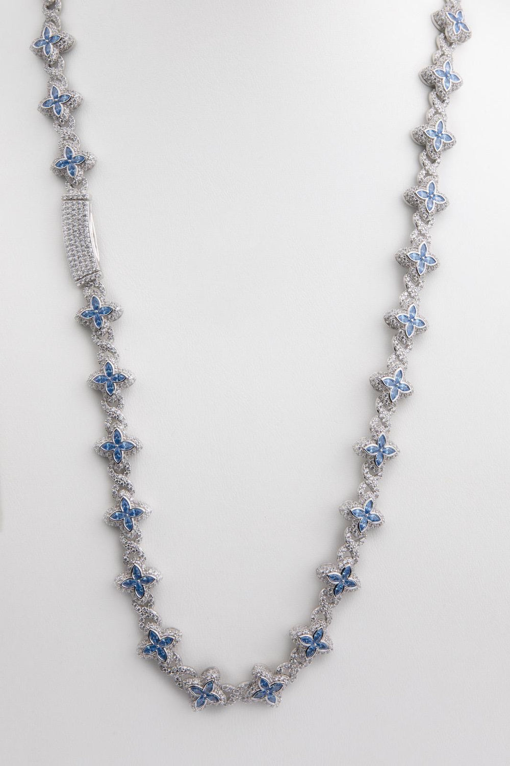 Cadena de flores de plata, color azul celeste