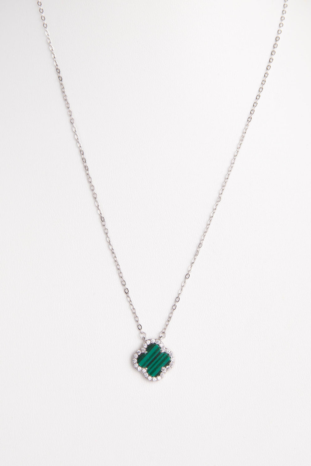 Collar con piedra verde 45cm