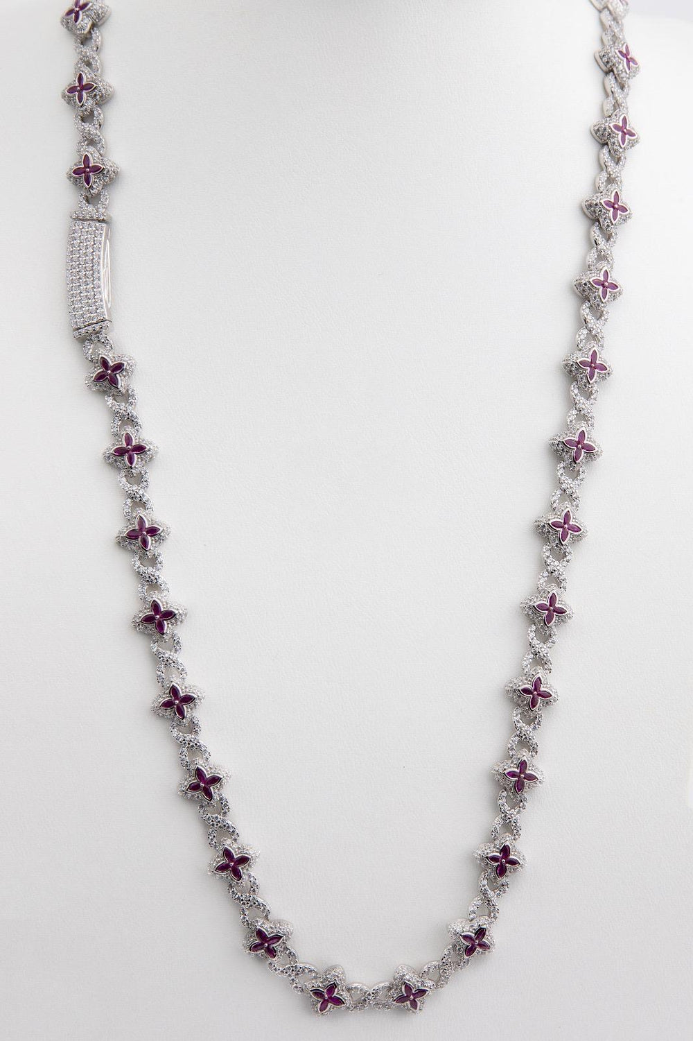 Cadena de plata color granate