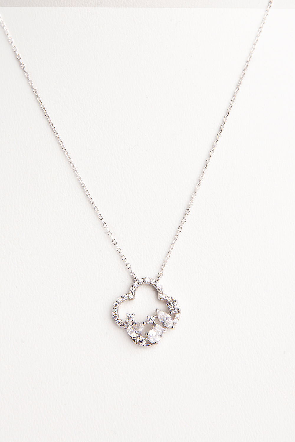 Colgante flor blanca