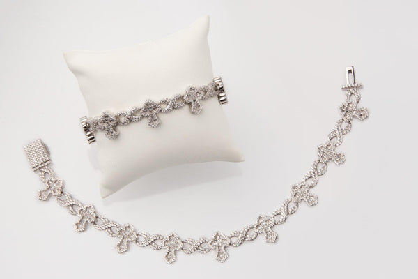 Pulsera de cruces con piedras blancas