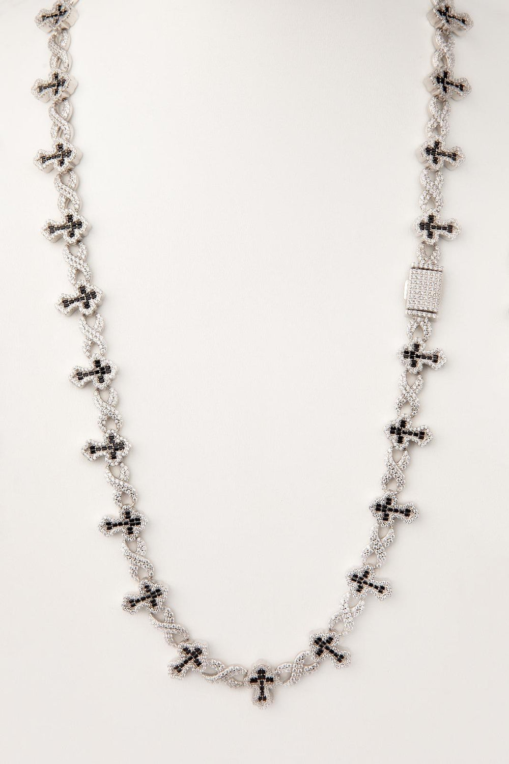 Collar de cruces de plata piedra negra