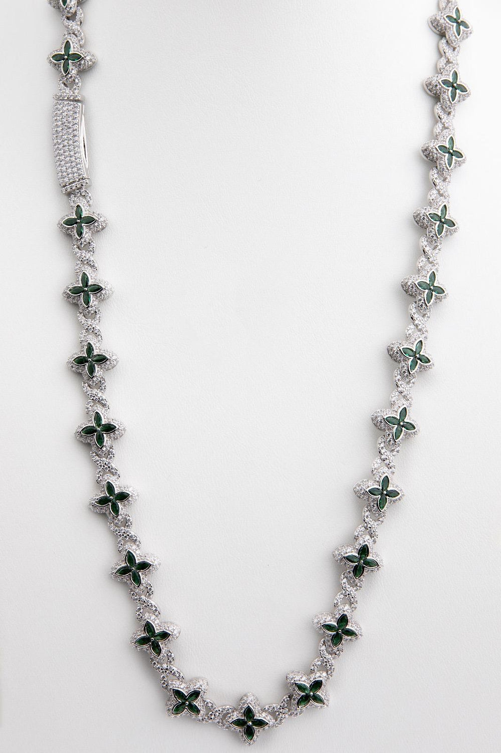 Cadena flores de plata, color verde